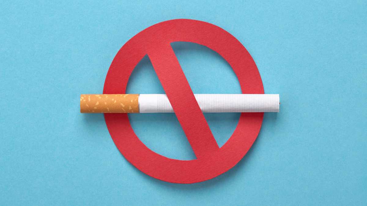 Comment parler de la cigarette avec une ado qui fume ? La digital mother raconte